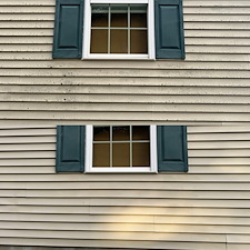 Professional-House-Washing-Services-in-Farmington-NH-Enhance-Curb-Appeal-with-Expert-Cleaning 2